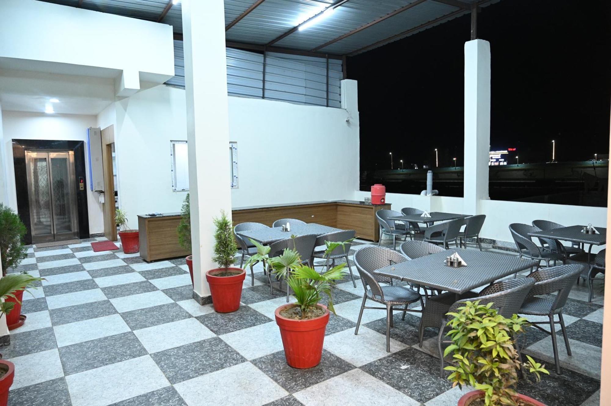 The Janki Hotel Ayodhya Exterior photo